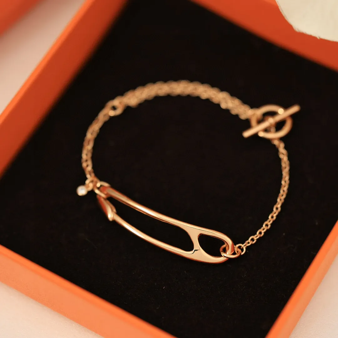 HERMÈS新作黒ブレスレット豚の鼻スタイル