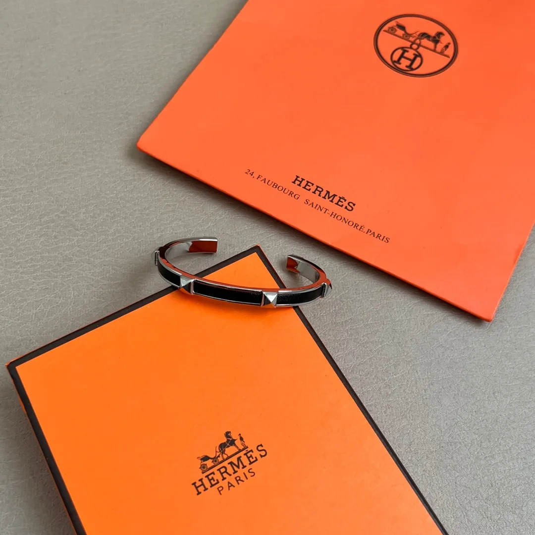 HERMES新作黒ブレスレット豚の鼻スタイル