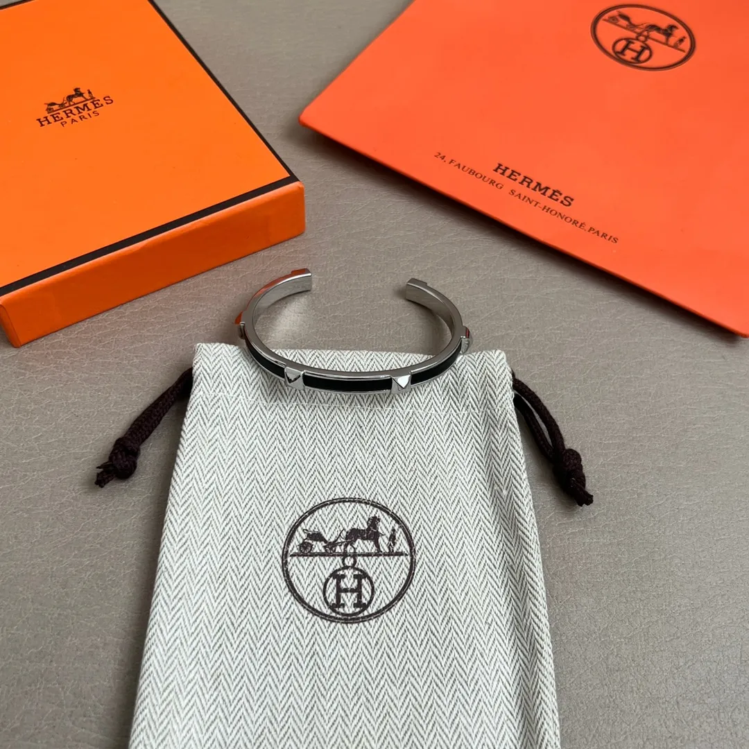 HERMES新作黒ブレスレット豚の鼻スタイル - 画像 (3)