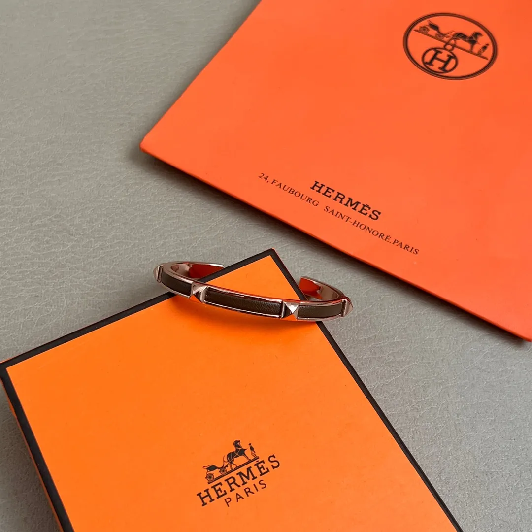 HERMES新作黒ブレスレット豚の鼻スタイル