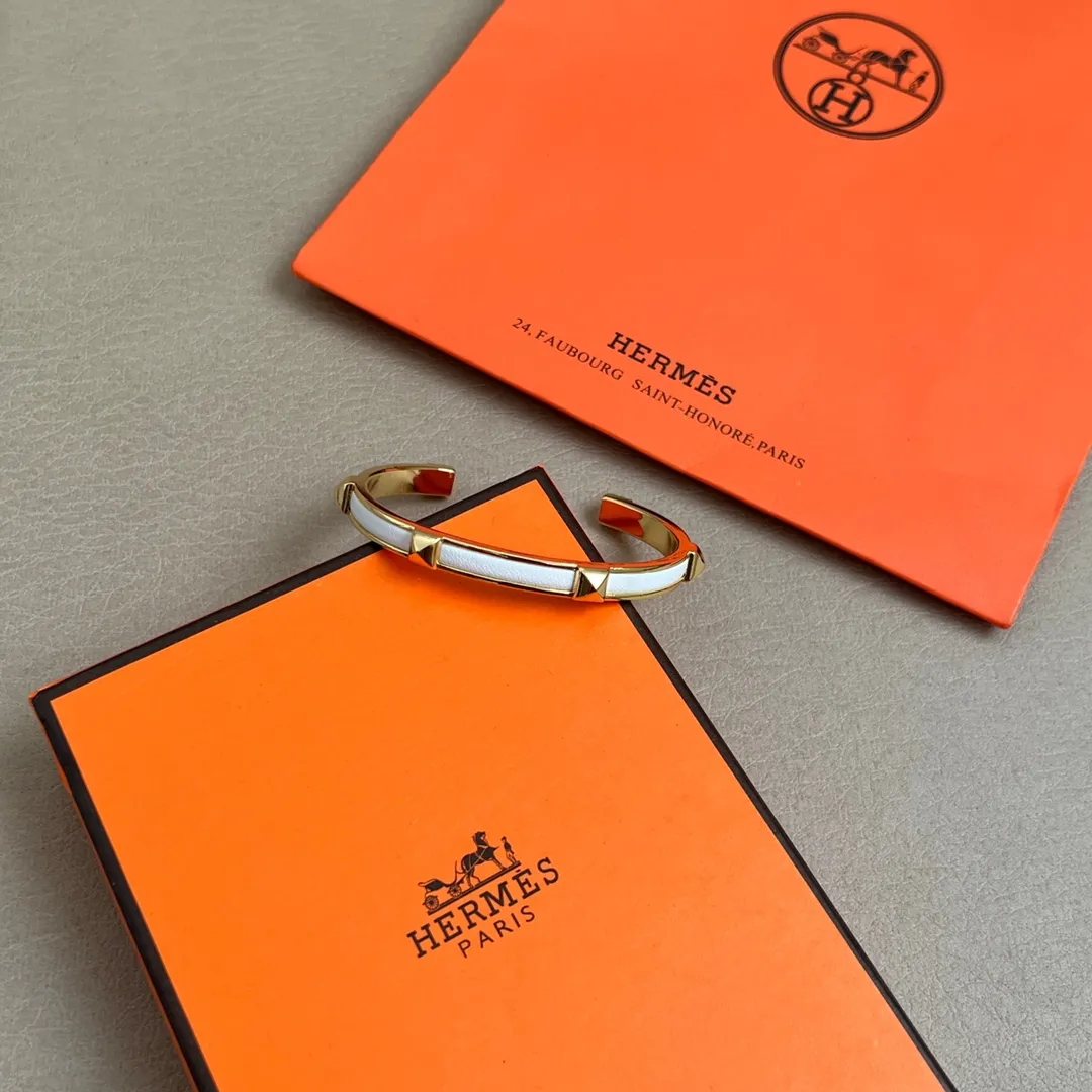HERMES新作黒豚の鼻ブレスレット