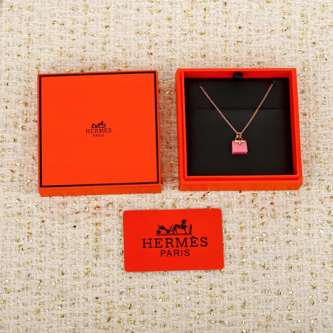 エルメスパリ新作ピンクブレスレット