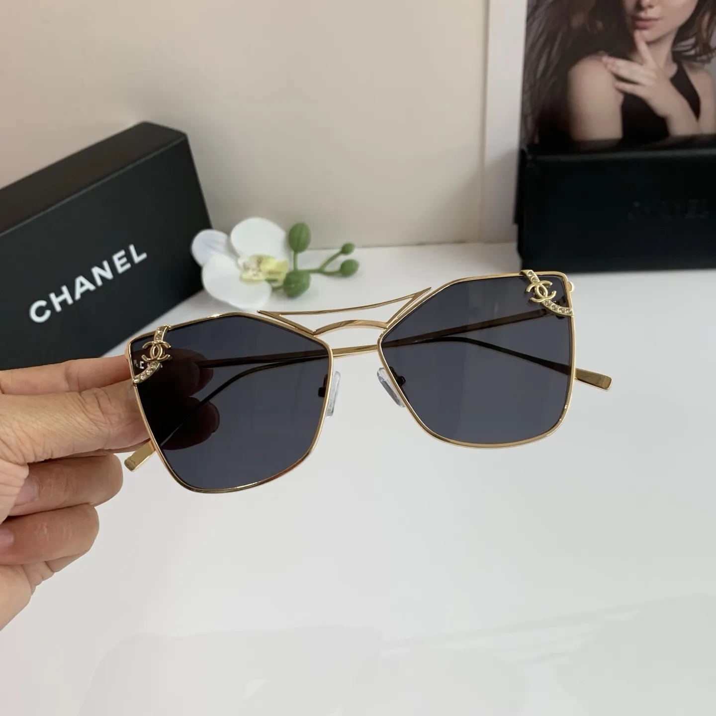 CHANEL新作黒ダイヤモンドサングラス