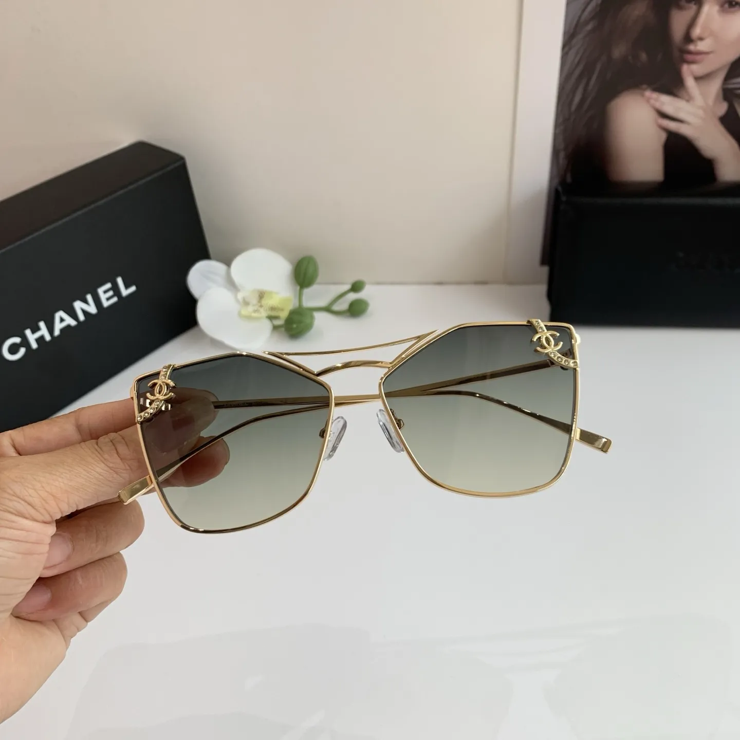 CHANEL新作黒ダイヤモンドサングラス - 画像 (4)