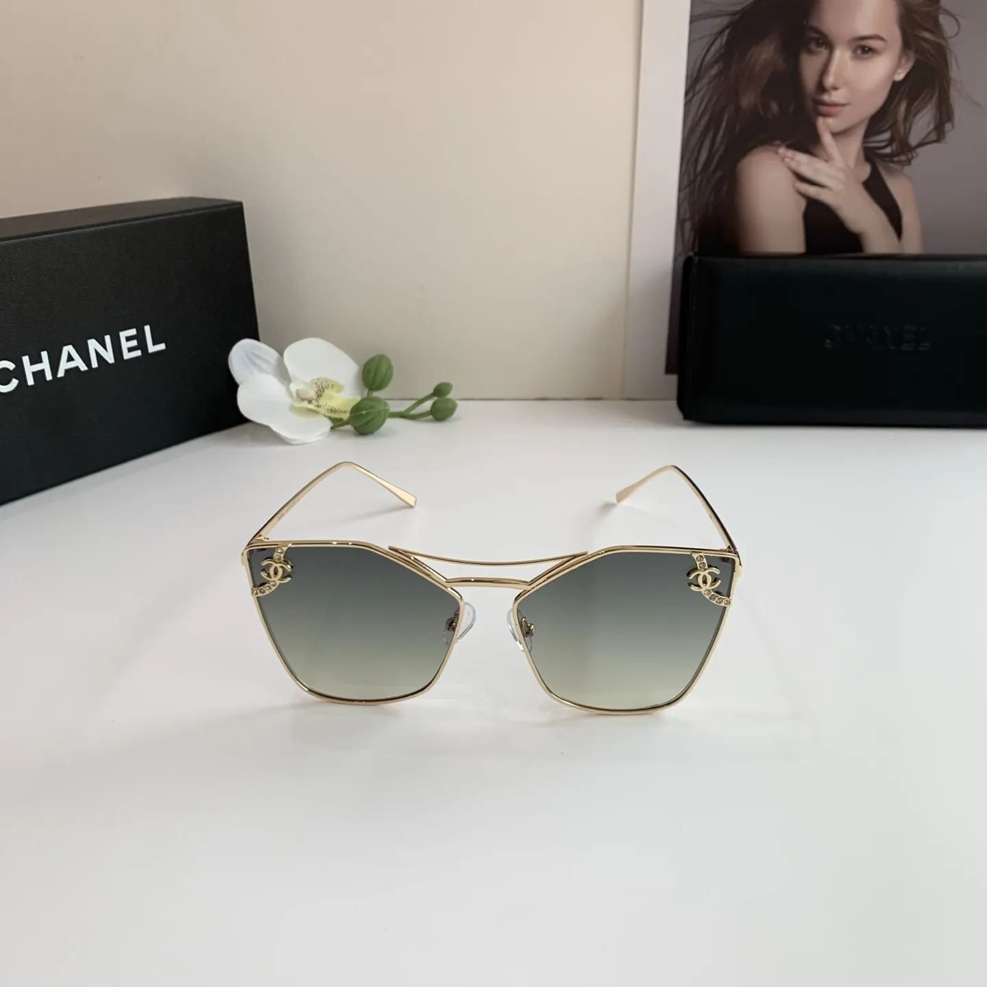 CHANEL新作黒ダイヤモンドサングラス - 画像 (5)