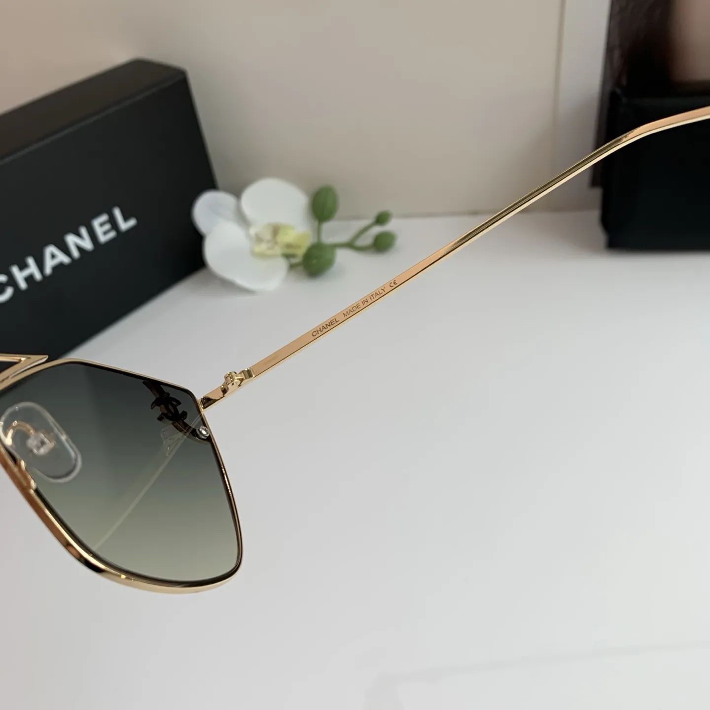 CHANEL新作黒ダイヤモンドサングラス - 画像 (6)