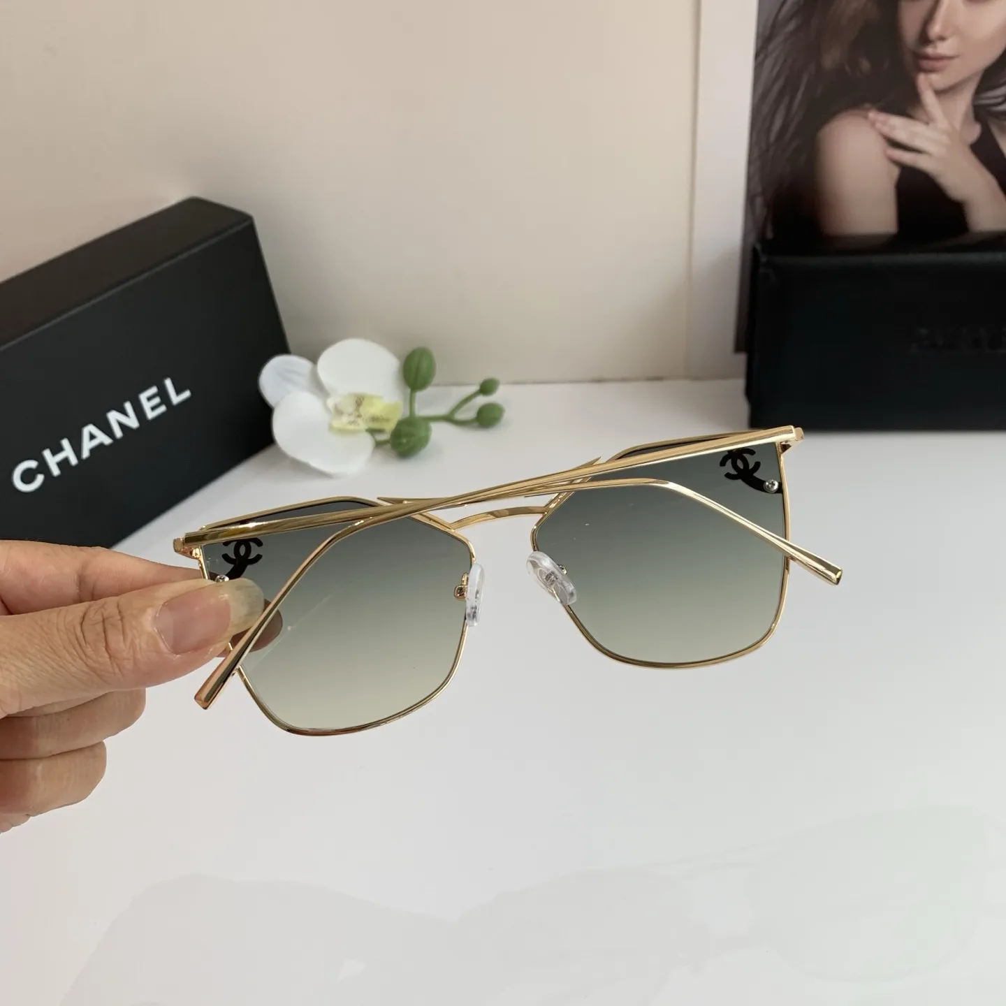 CHANEL新作黒ダイヤモンドサングラス - 画像 (7)