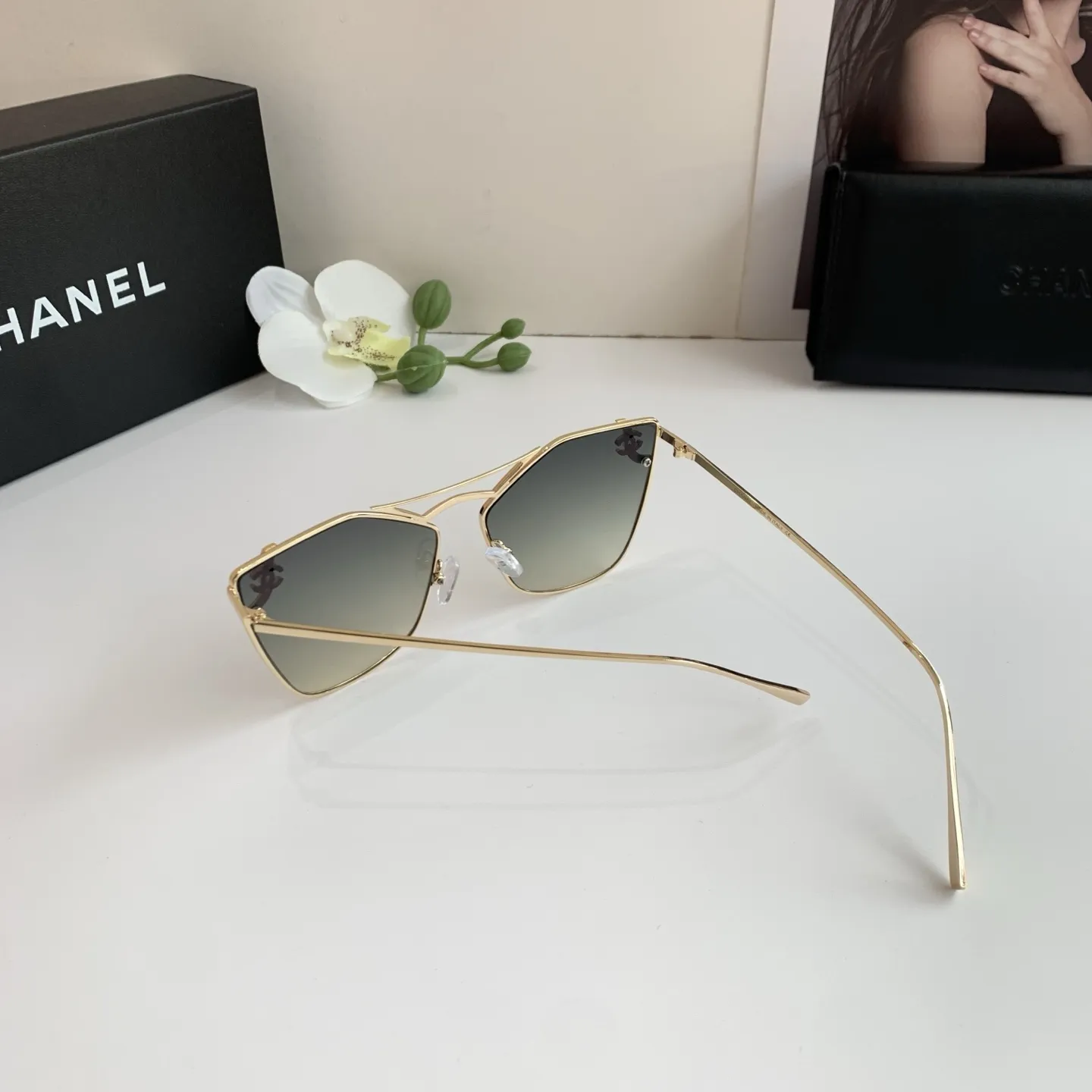 CHANEL新作黒ダイヤモンドサングラス - 画像 (8)