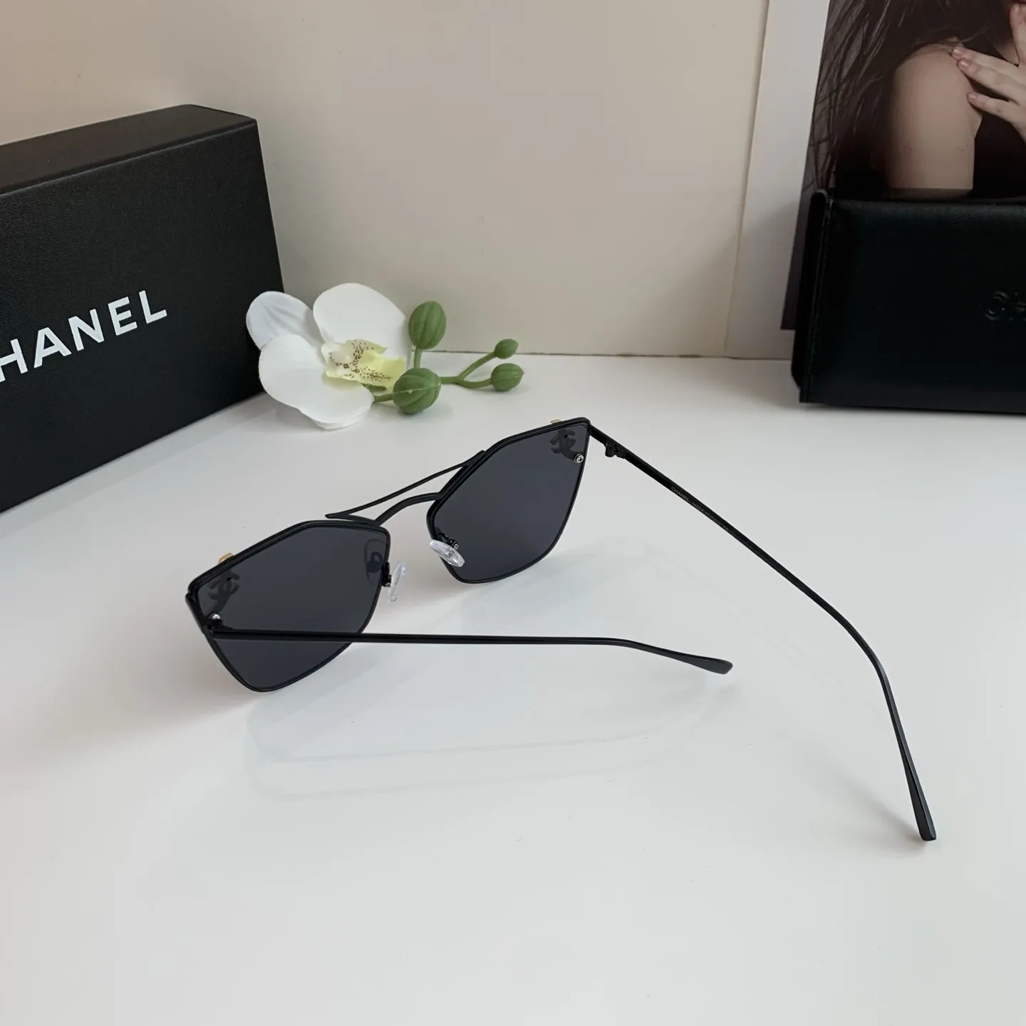 CHANEL新作黒スクエアフレームサングラス - 画像 (8)