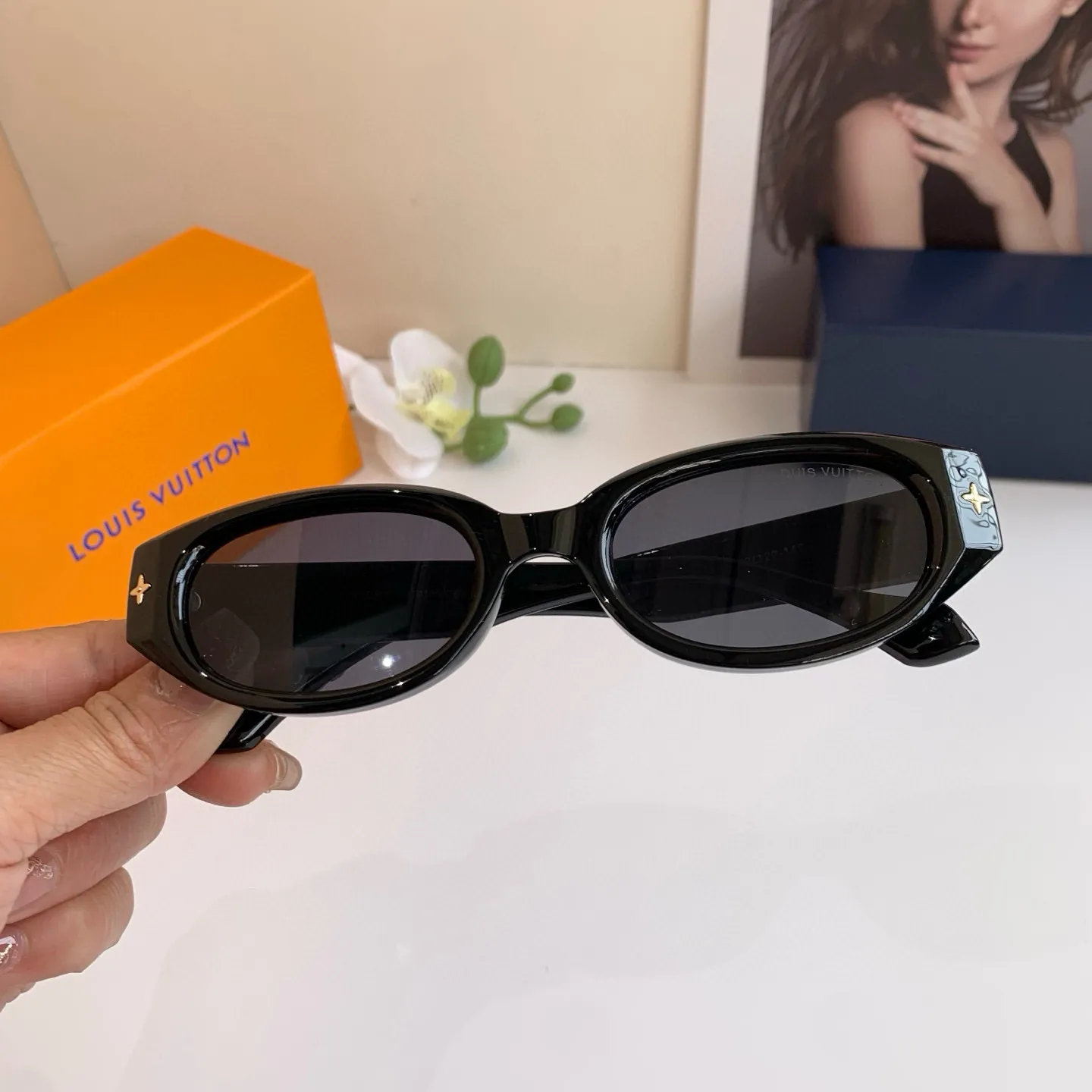 ルイヴィトン 黒 小さな広場 サングラス 新作