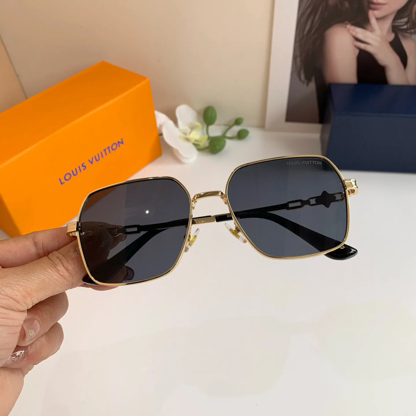 ルイヴィトン 新作黒スクエアフレームサングラス