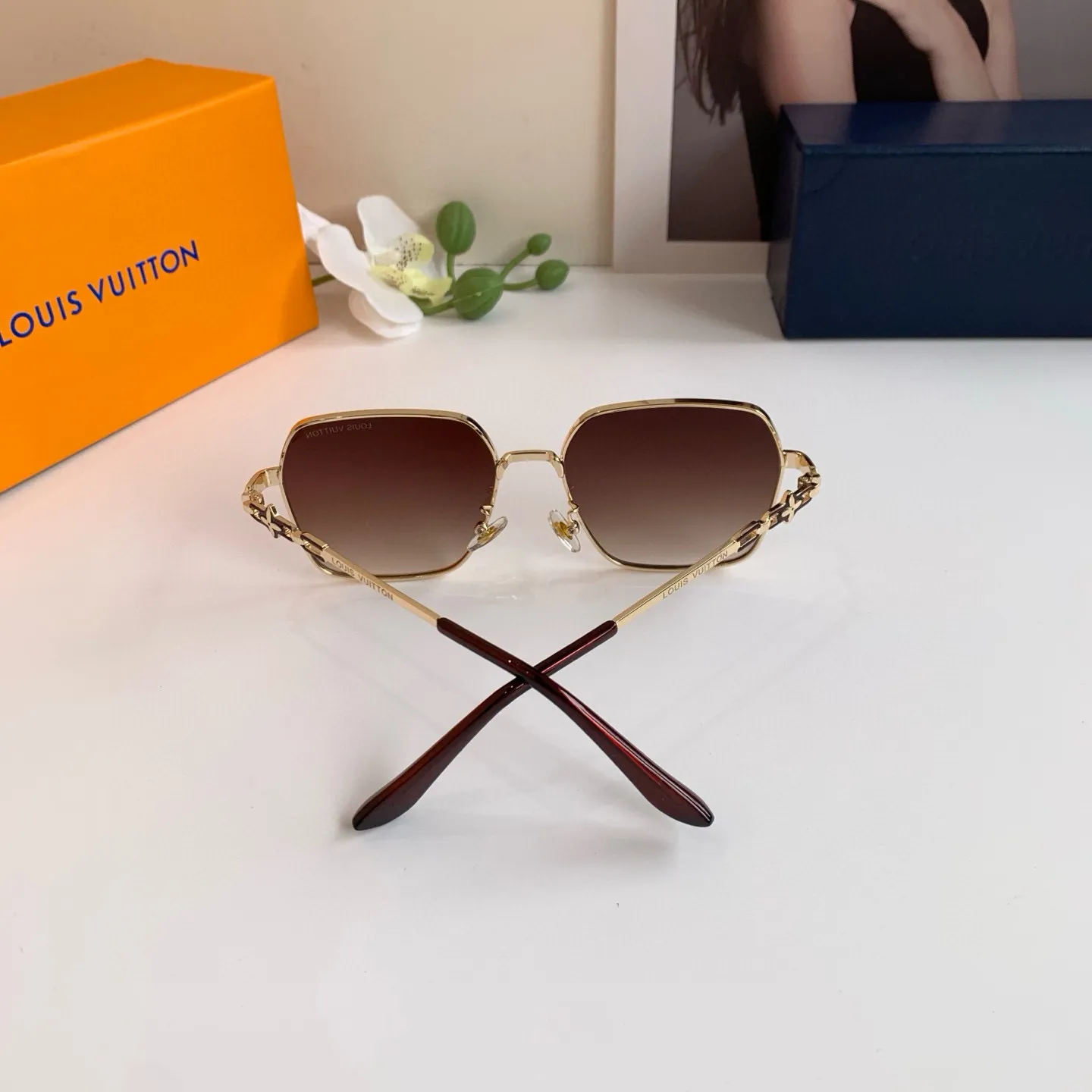 LOUIS VUITTON 新作黒スクエアフレームサングラス - 画像 (9)