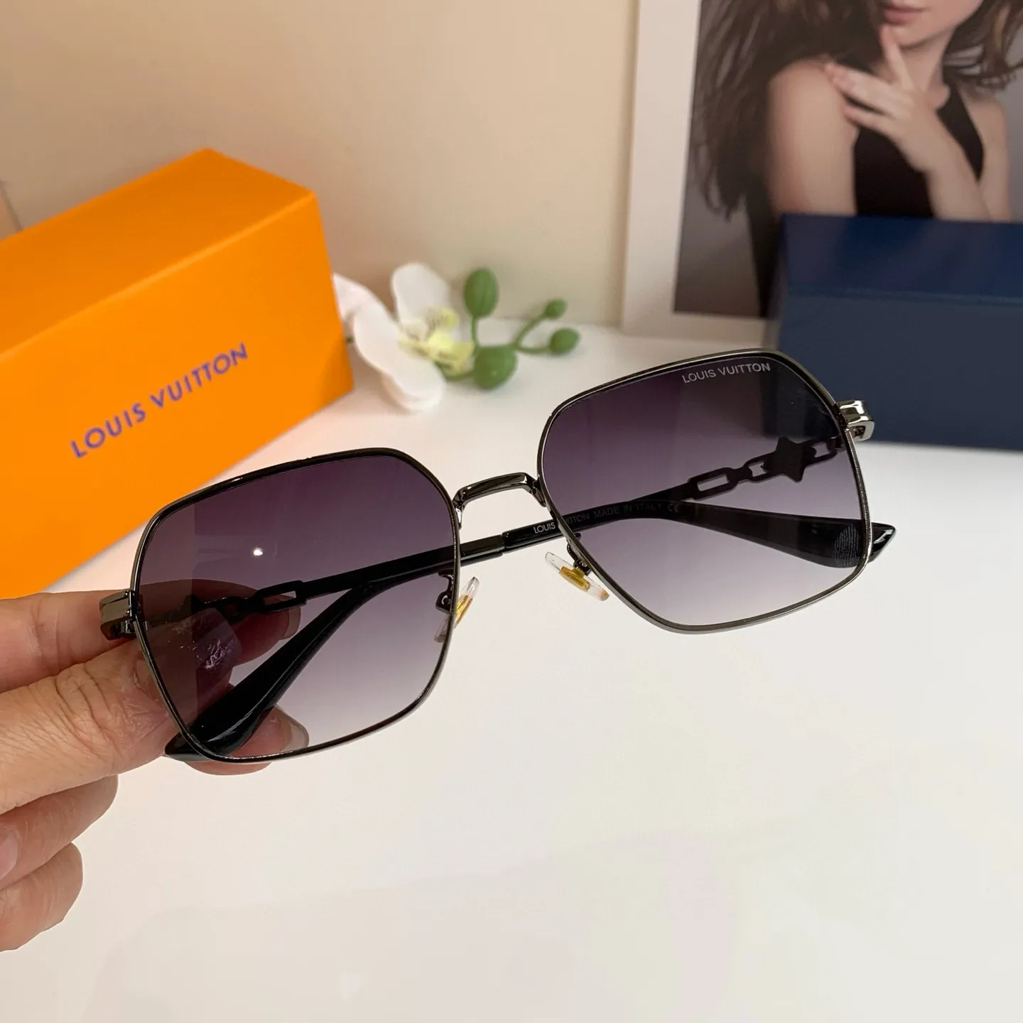 ルイヴィトン 黒 スクエアフレーム サングラス 新作