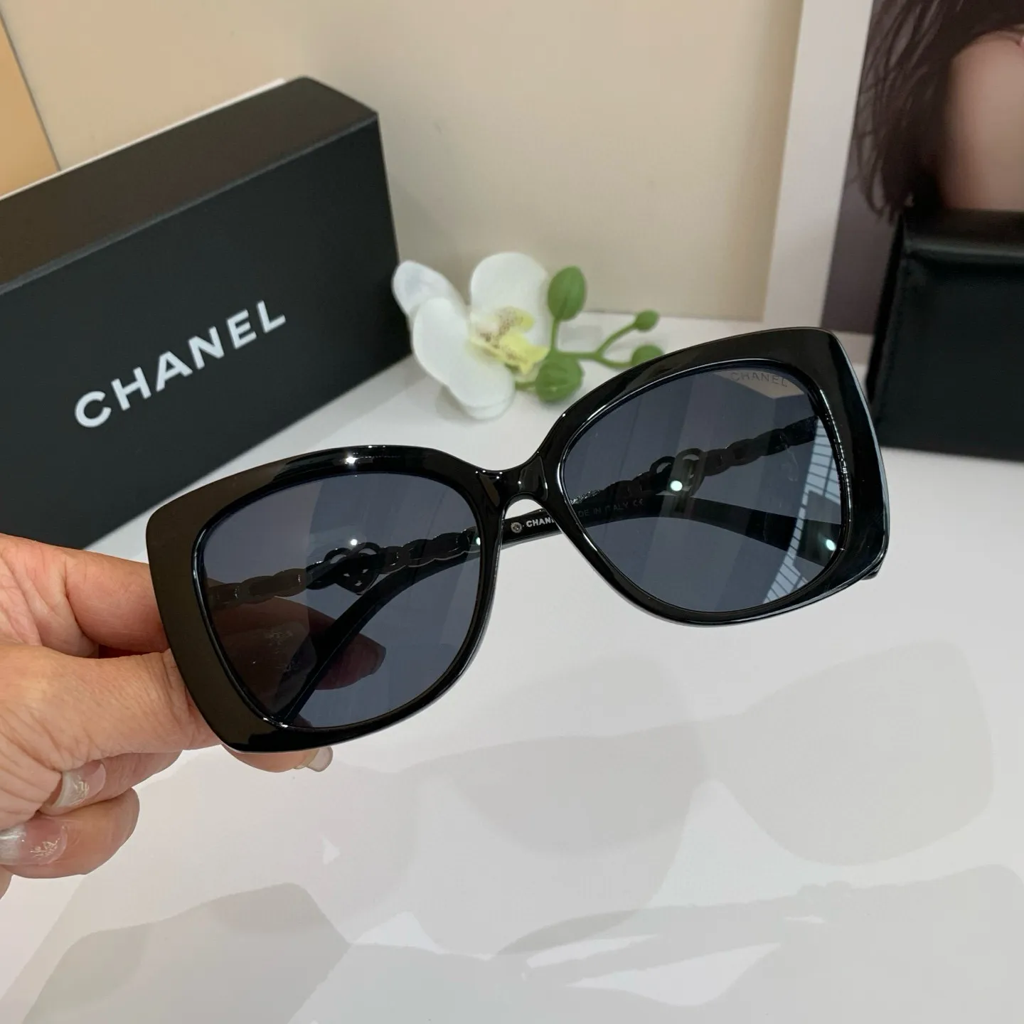 シャネル新作黒スクエアフレームサングラス - 画像 (5)