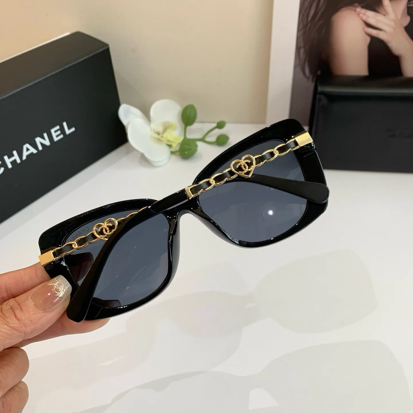 シャネル新作黒スクエアフレームサングラス - 画像 (6)