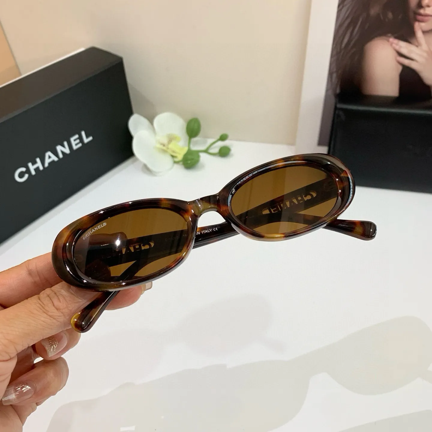 CHANEL新作黒サングラスファッションキャッツアイ