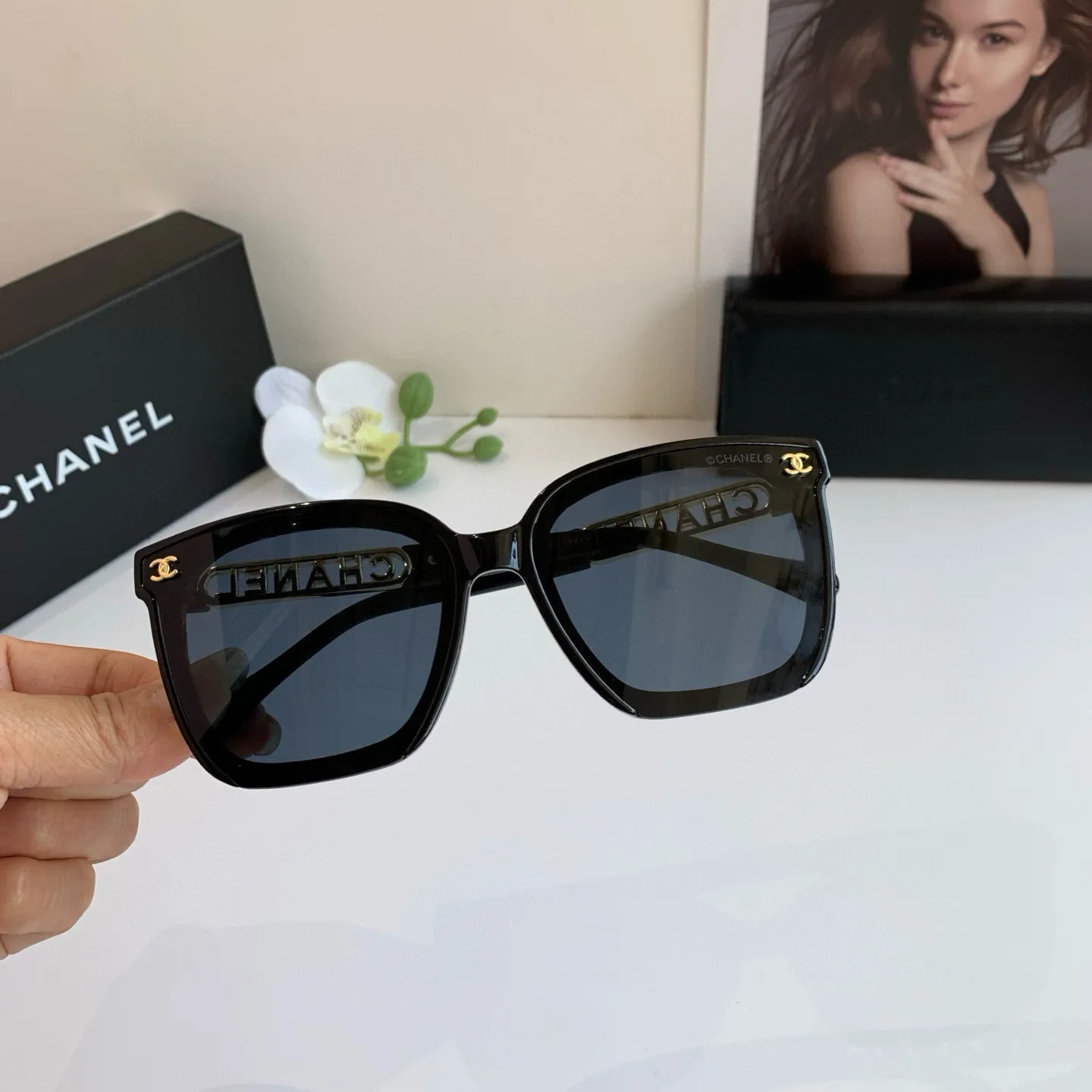 シャネル新作黒スクエアフレームサングラス - 画像 (4)