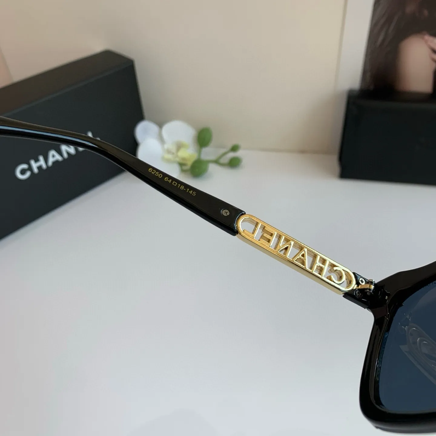 シャネル新作黒スクエアフレームサングラス - 画像 (8)