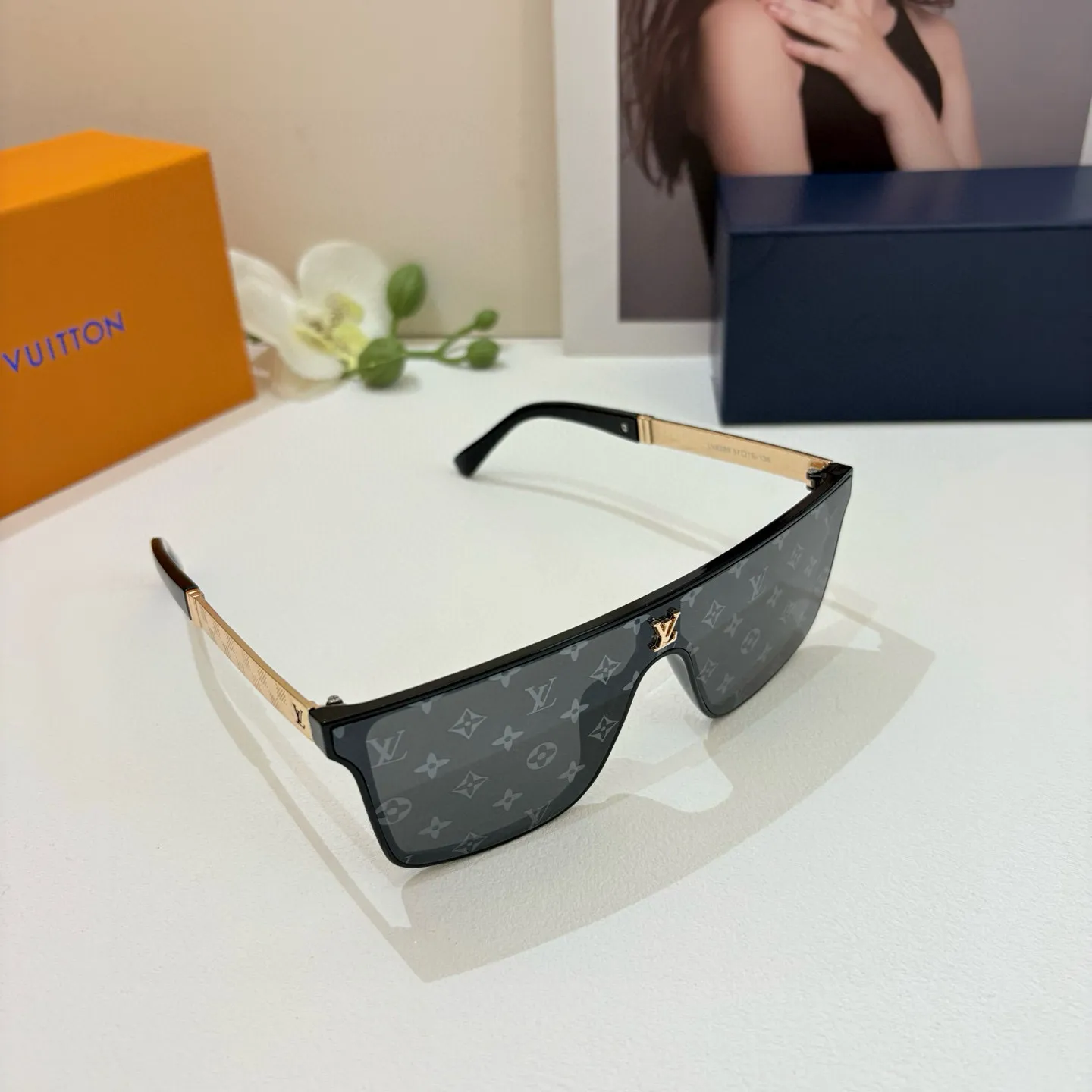 ルイヴィトン新作黒スクエアフレームサングラス