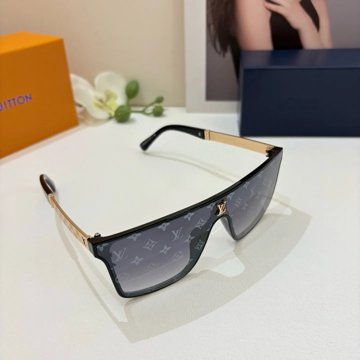 ルイヴィトン新作黒スクエアフレームサングラス