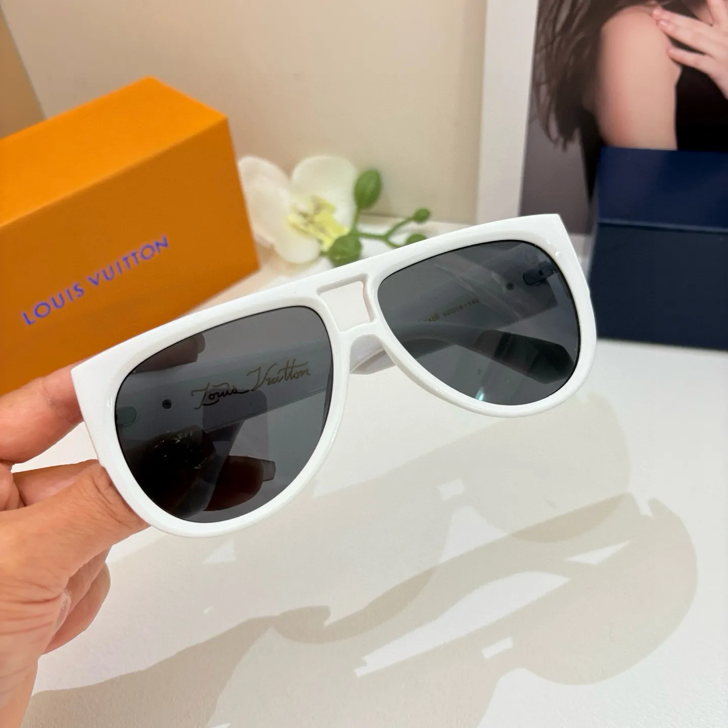 ルイヴィトン 新作白黒サングラス 大型スクエアフレーム - 画像 (4)