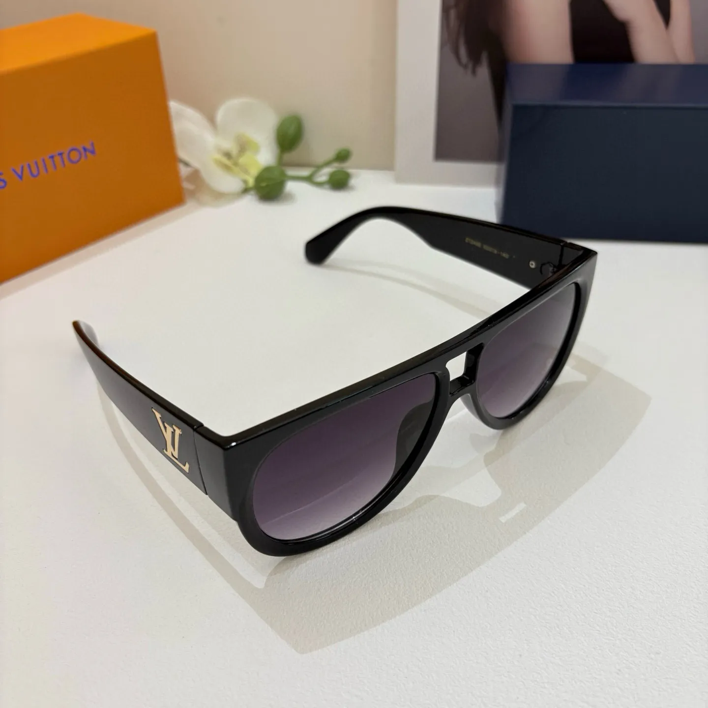 ルイヴィトン 黒 サングラス 新作スクエアフレーム