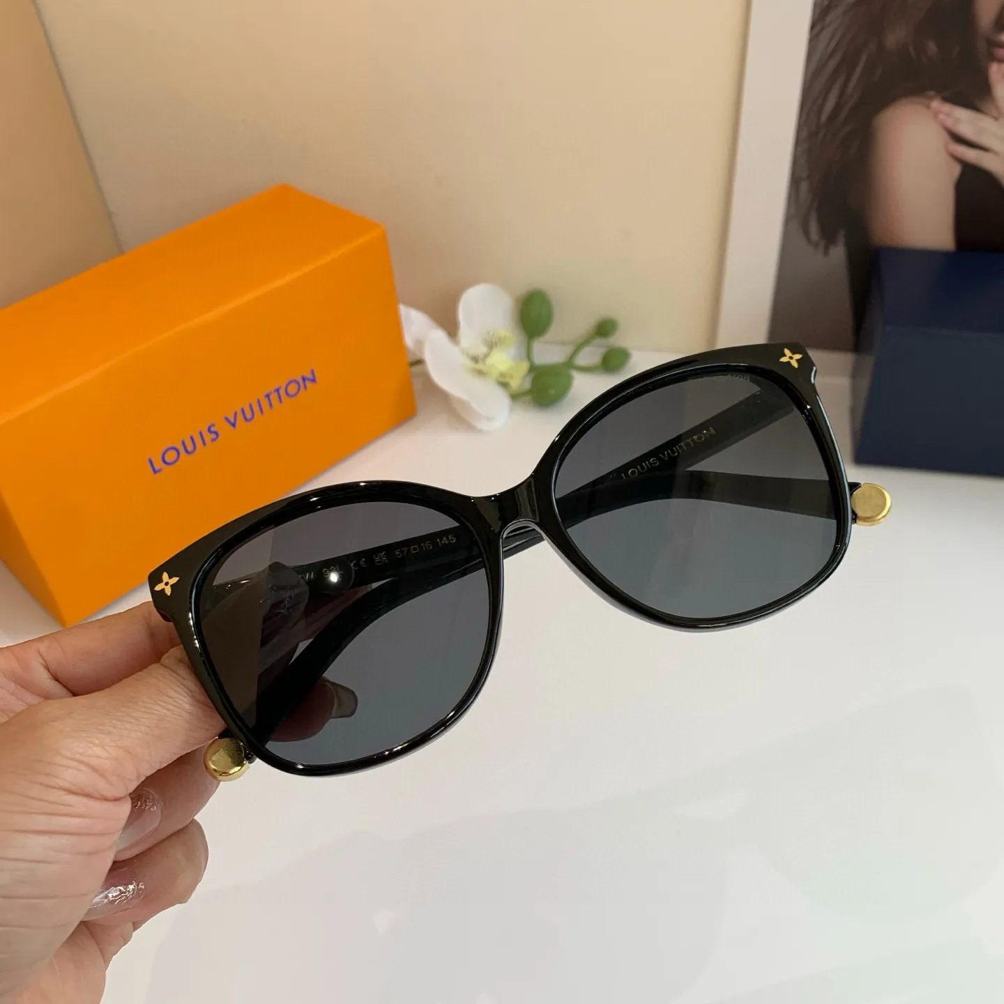 ルイヴィトン 黒 サングラス 新作スクエアフレーム