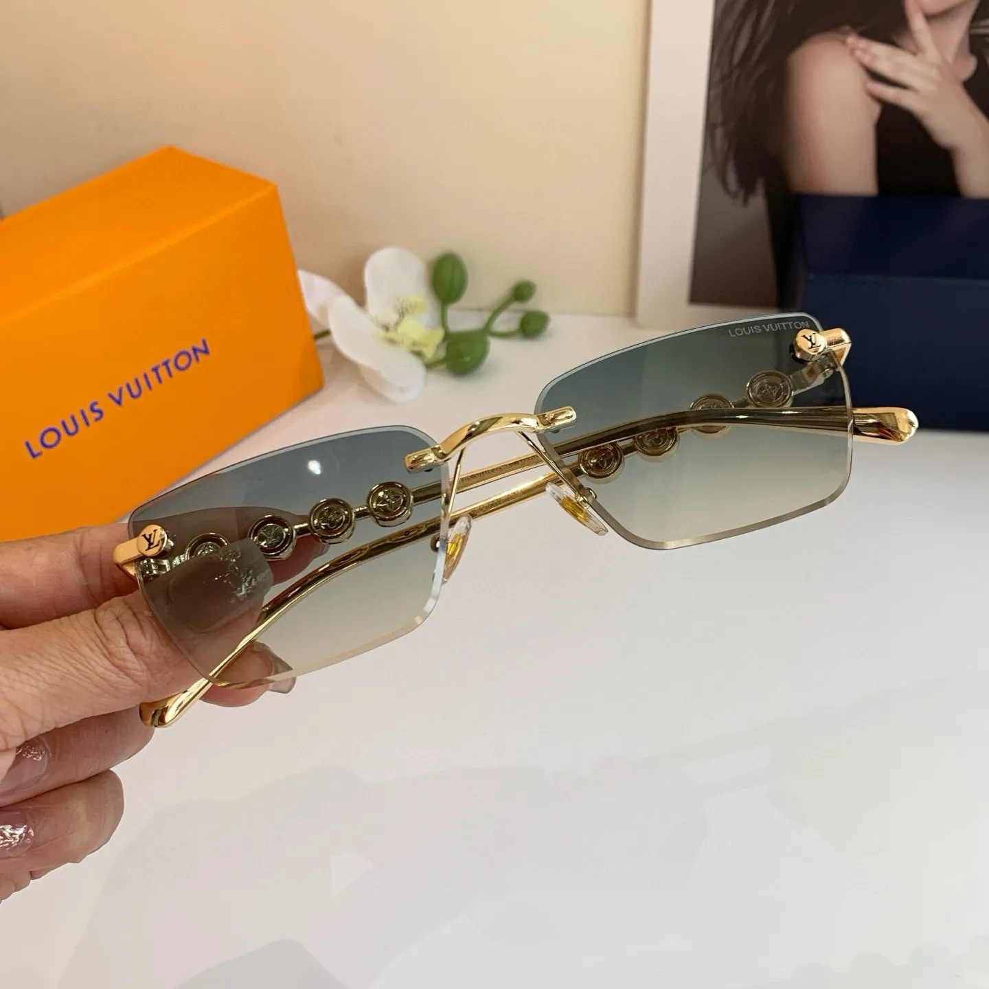 ルイヴィトン 新作 黒 サングラス スクエアフレーム