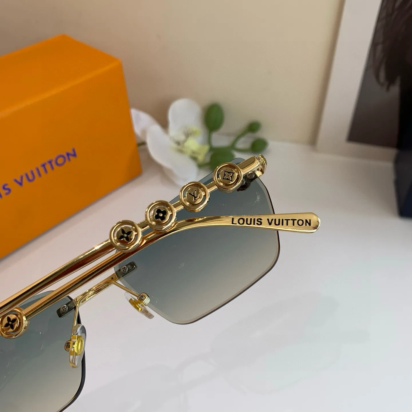 ルイヴィトン 新作 黒 サングラス スクエアフレーム - 画像 (9)