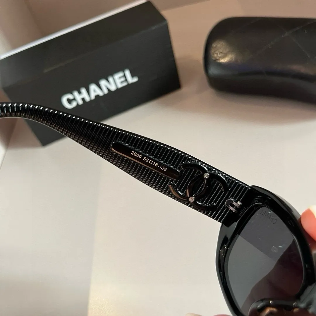 シャネル新作黒サングラスキャッツアイ - 画像 (8)