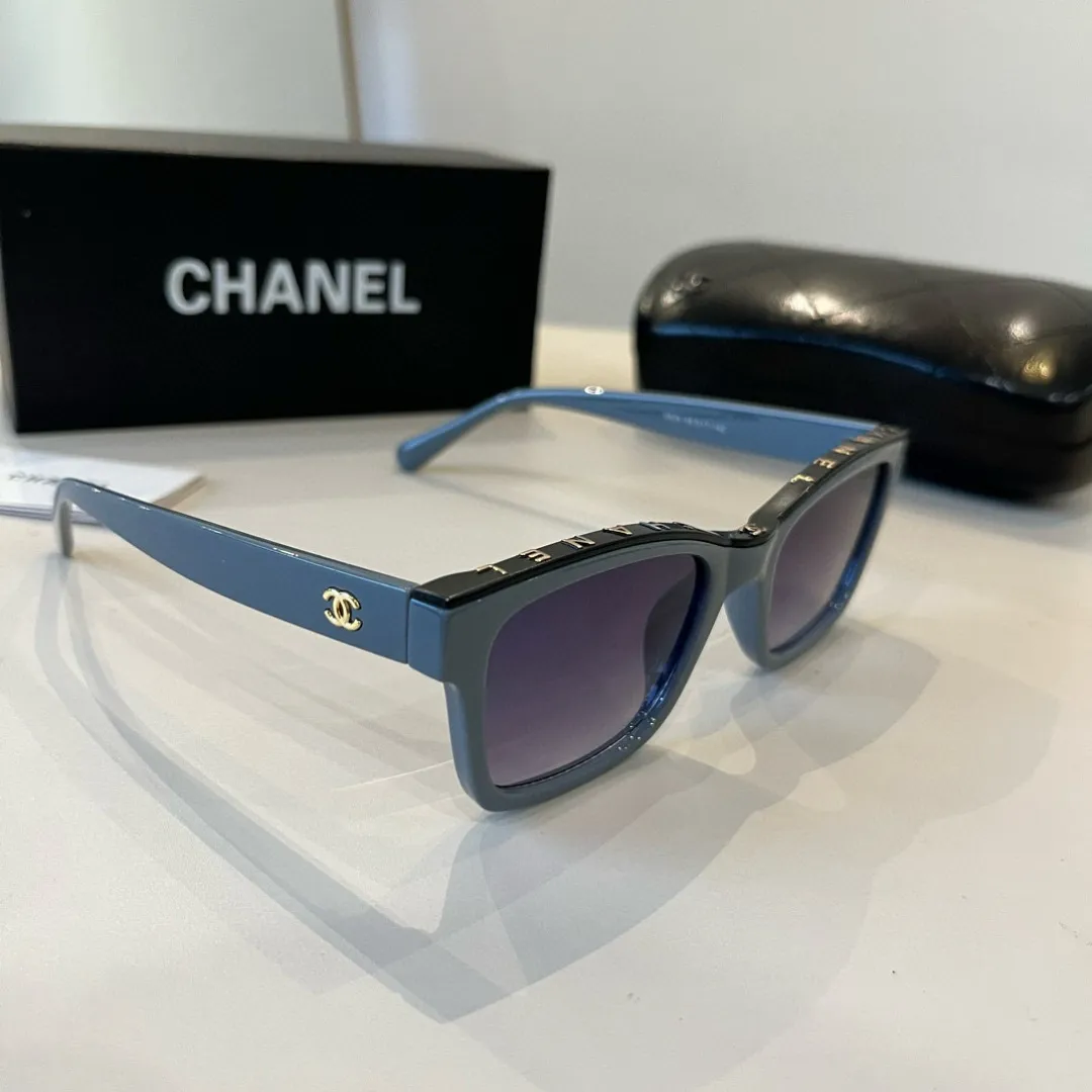 シャネル新作ブルーサングラススクエアフレーム