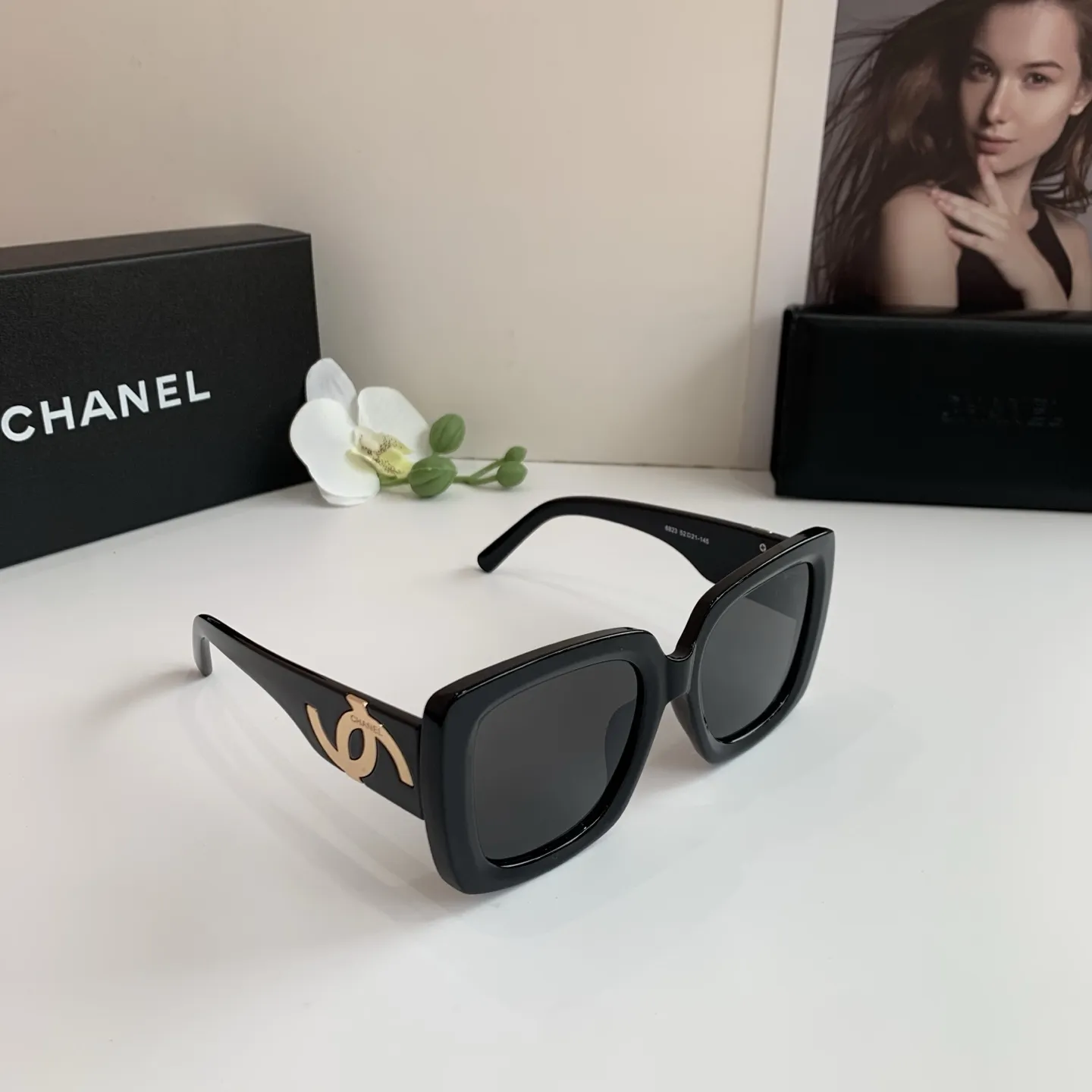 シャネル新作黒スクエアフレームサングラス