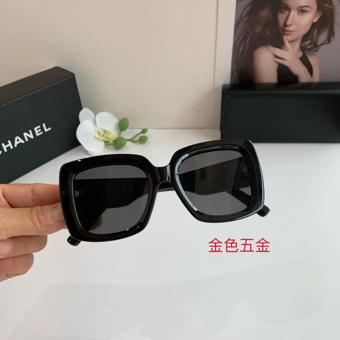 シャネル新作黒スクエアフレームサングラス - 画像 (4)