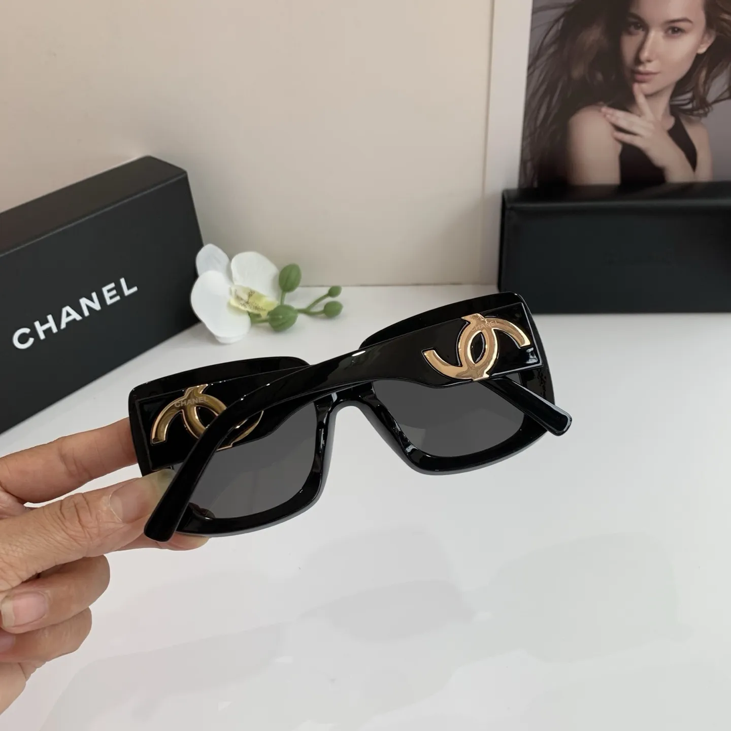 シャネル新作黒スクエアフレームサングラス - 画像 (8)