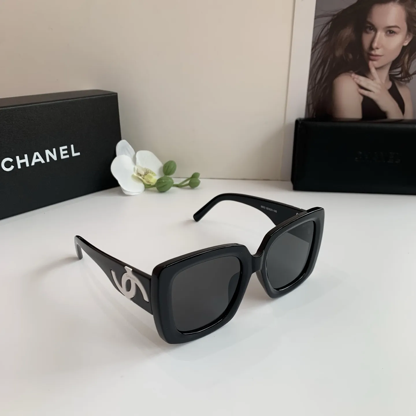 CHANEL新作黒スクエアフレームサングラス