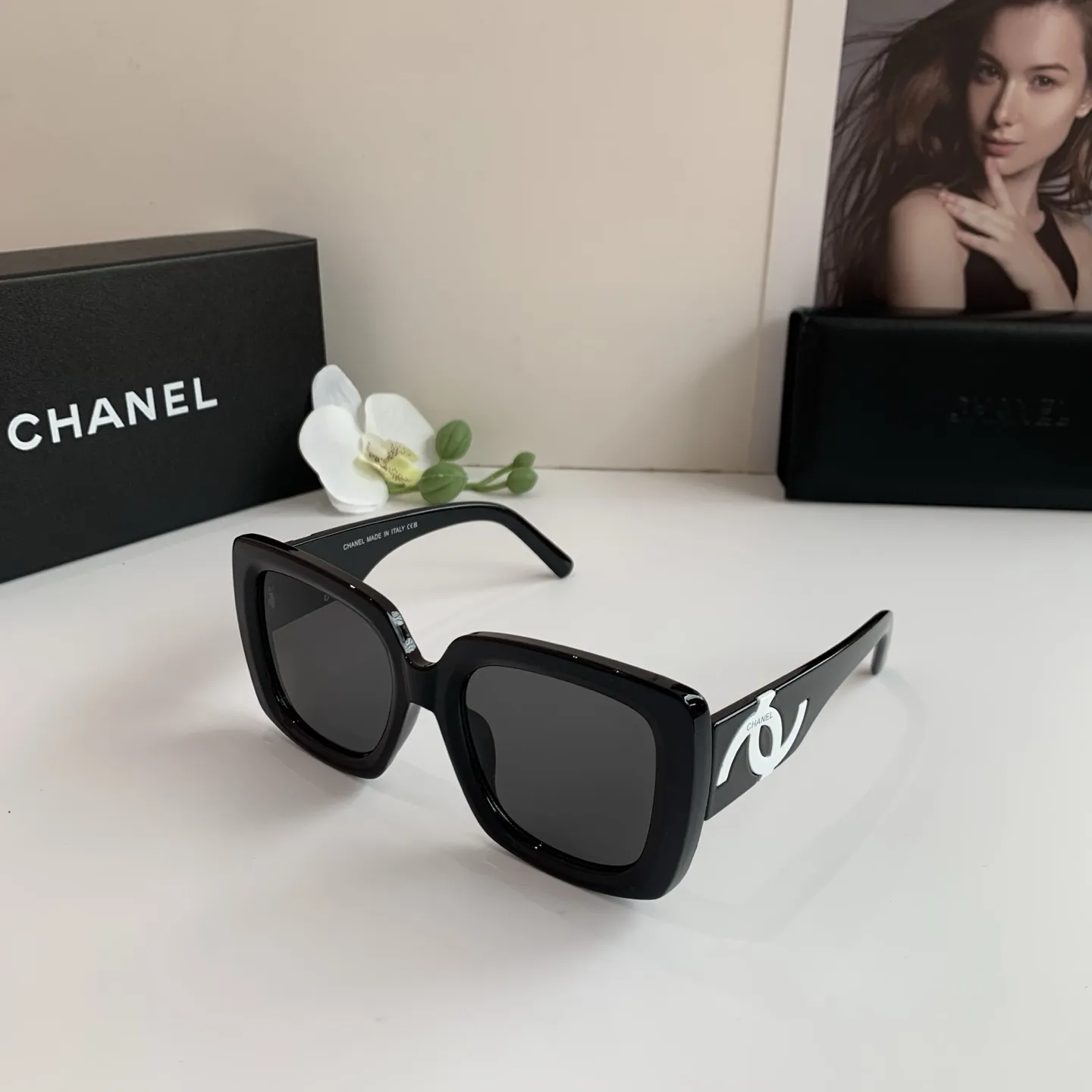 CHANEL新作黒スクエアフレームサングラス - 画像 (3)