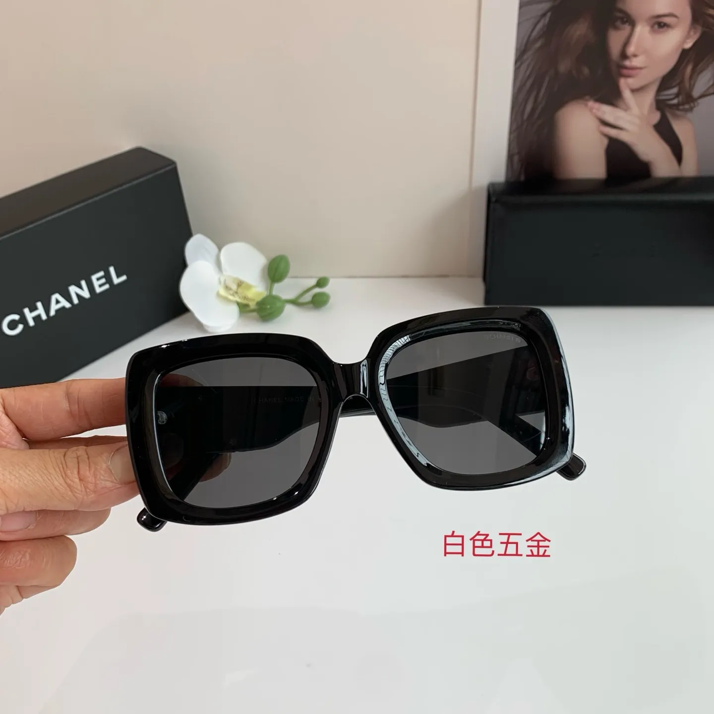 CHANEL新作黒スクエアフレームサングラス - 画像 (4)