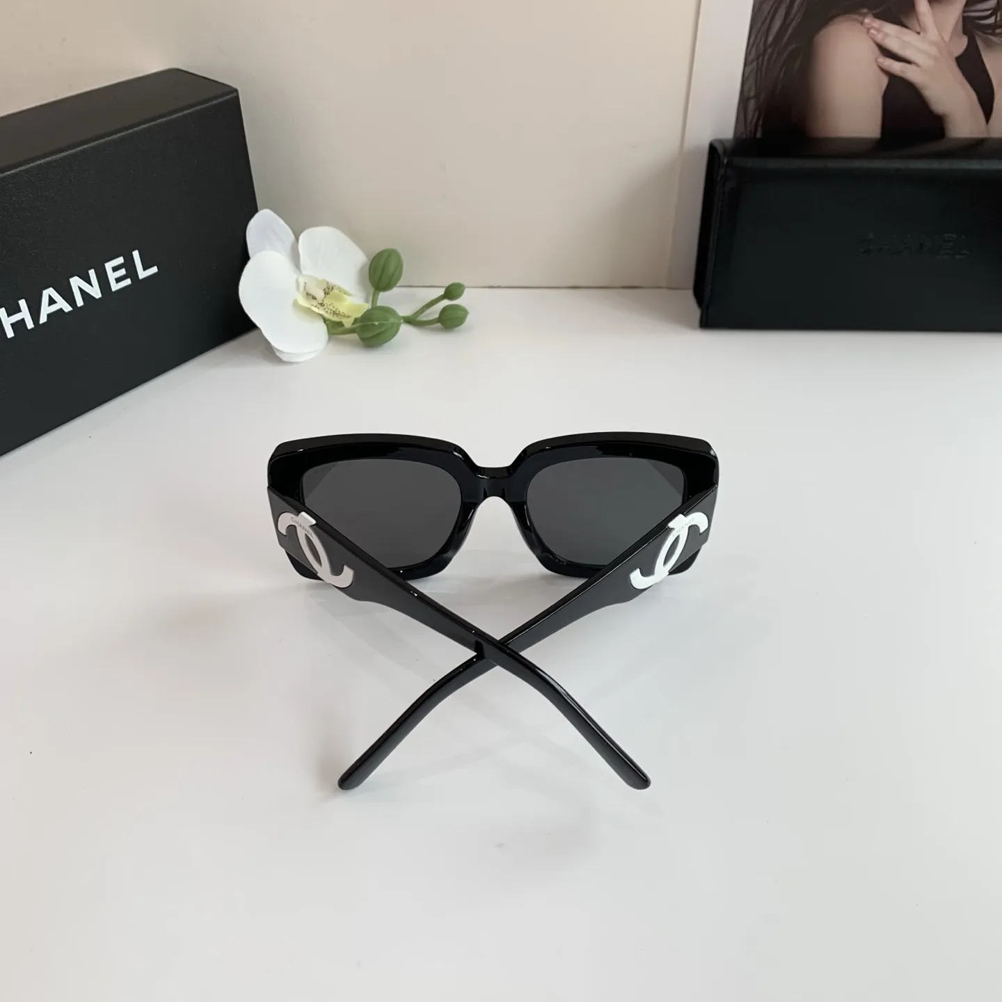 CHANEL新作黒スクエアフレームサングラス - 画像 (8)