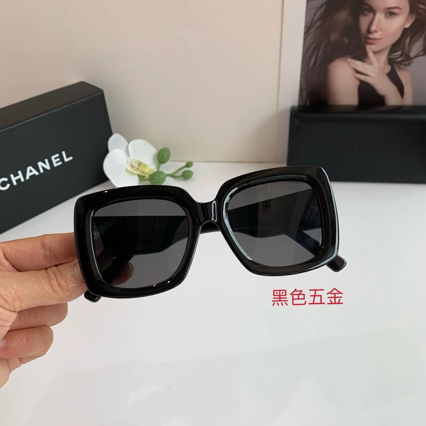 シャネル新作黒スクエアフレームサングラス - 画像 (4)