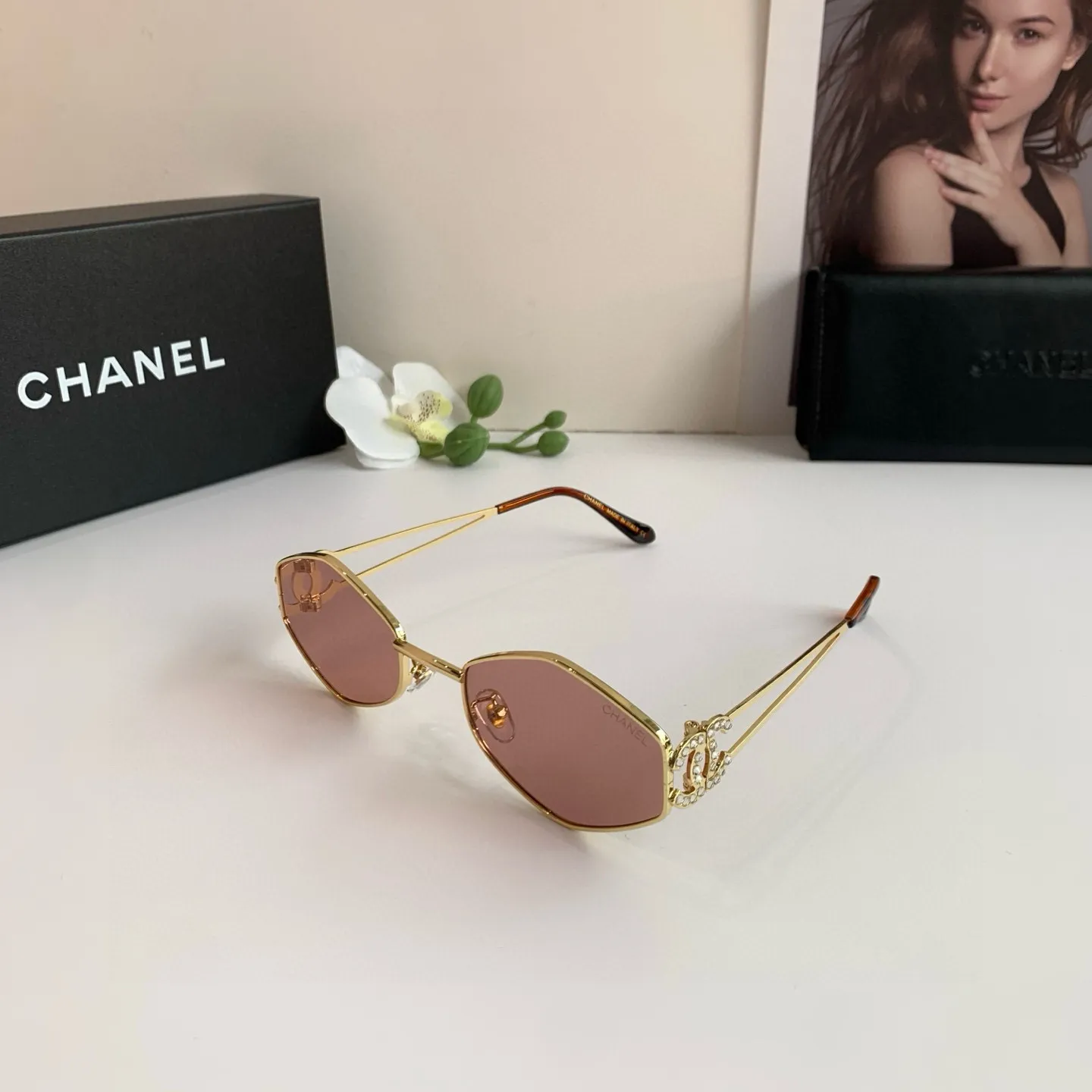 CHANEL新作ダイヤモンド黒サングラス - 画像 (3)