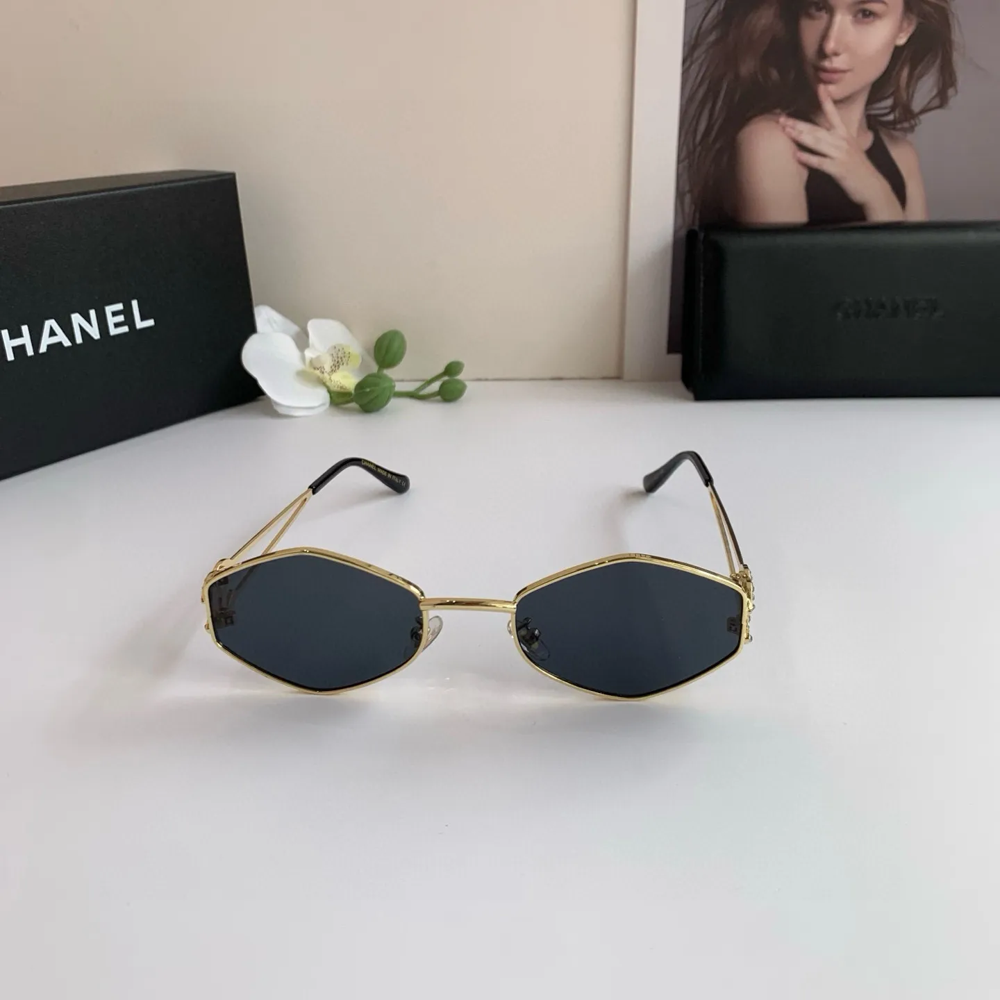 シャネル新作黒ダイヤモンドサングラス - 画像 (5)