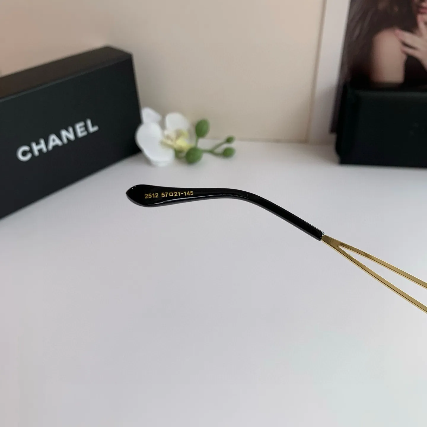 シャネル新作黒ダイヤモンドサングラス - 画像 (7)