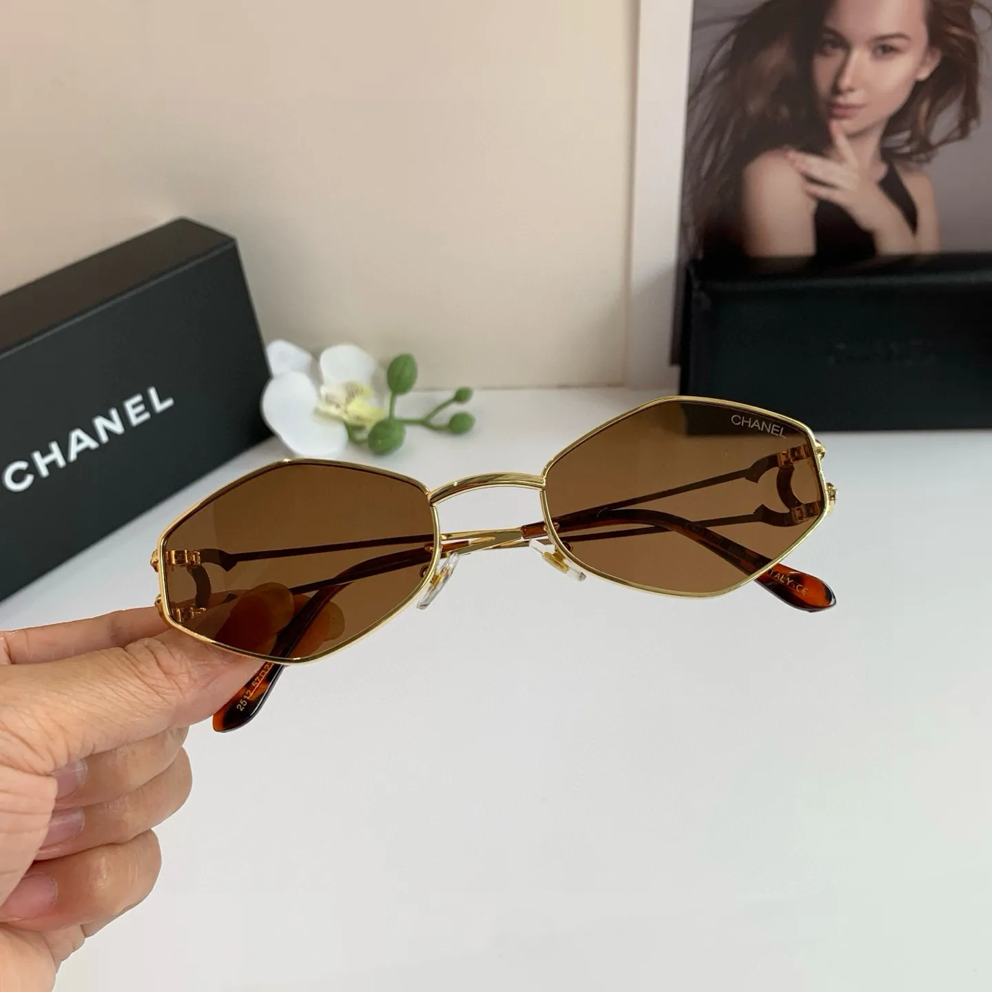 シャネル新作黒ダイヤモンドサングラス - 画像 (4)