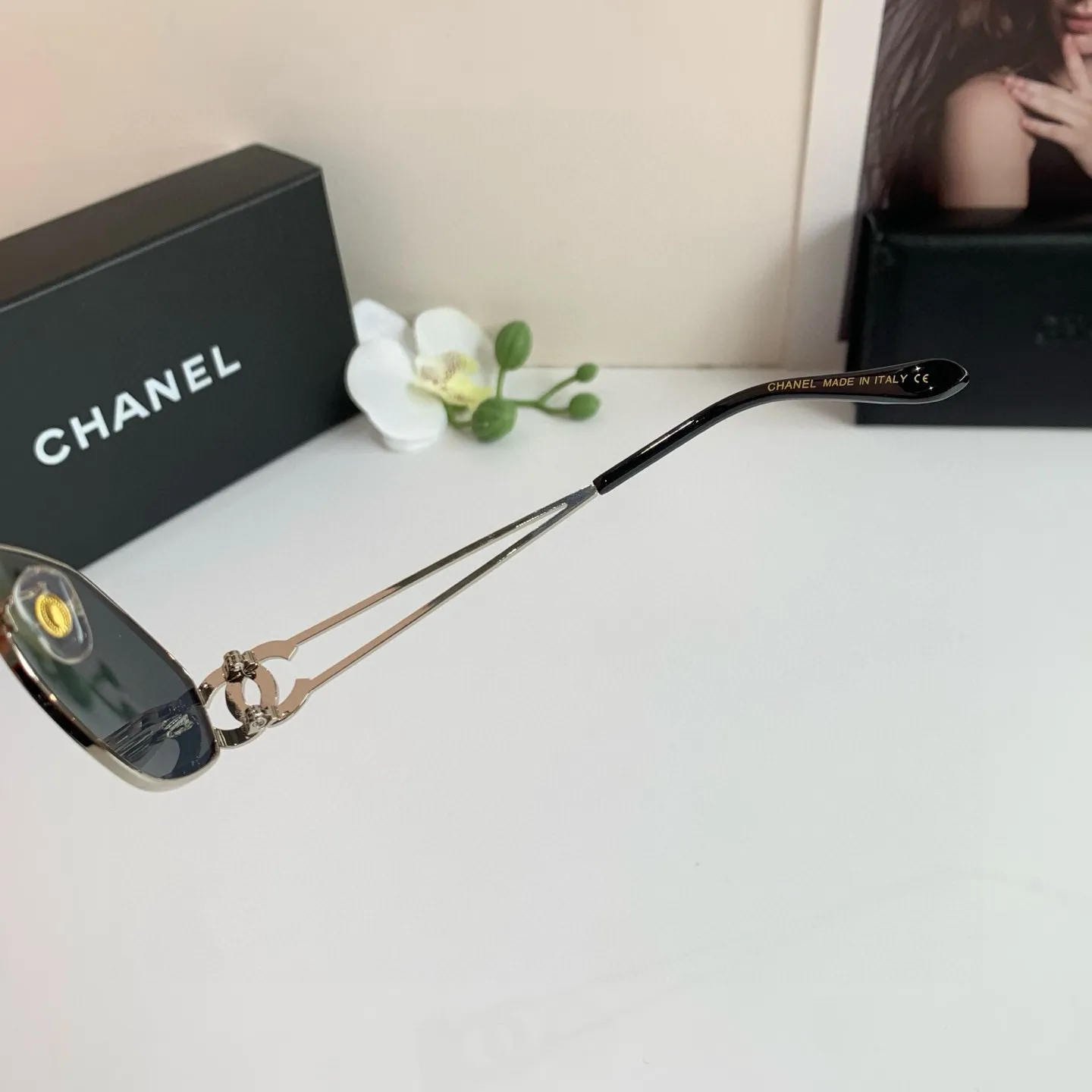 CHANEL新作ダイヤモンド黒サングラス - 画像 (9)