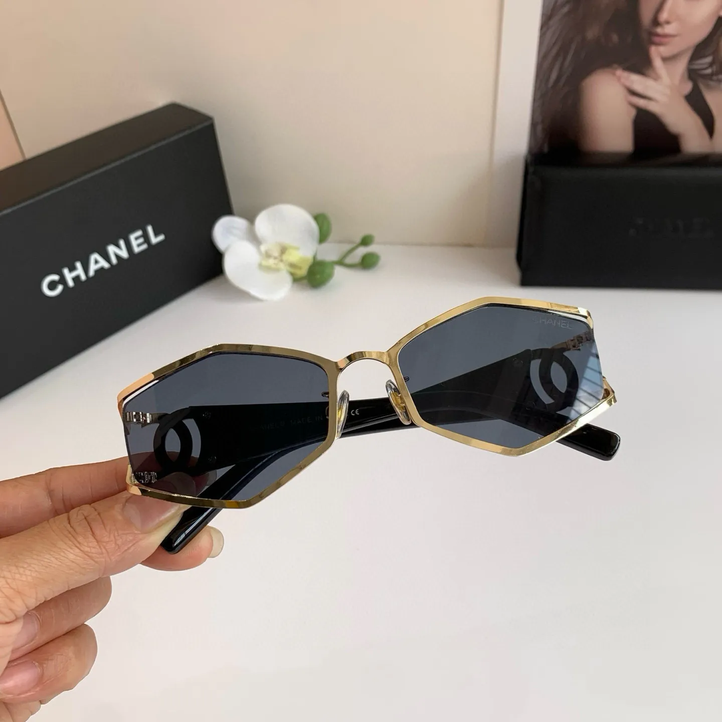 CHANELシャネル新作黒キャッツアイサングラス - 画像 (4)