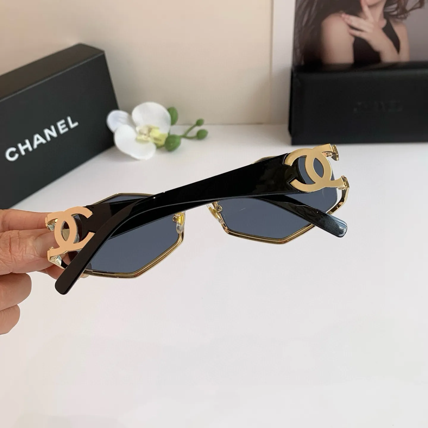 CHANELシャネル新作黒キャッツアイサングラス - 画像 (8)