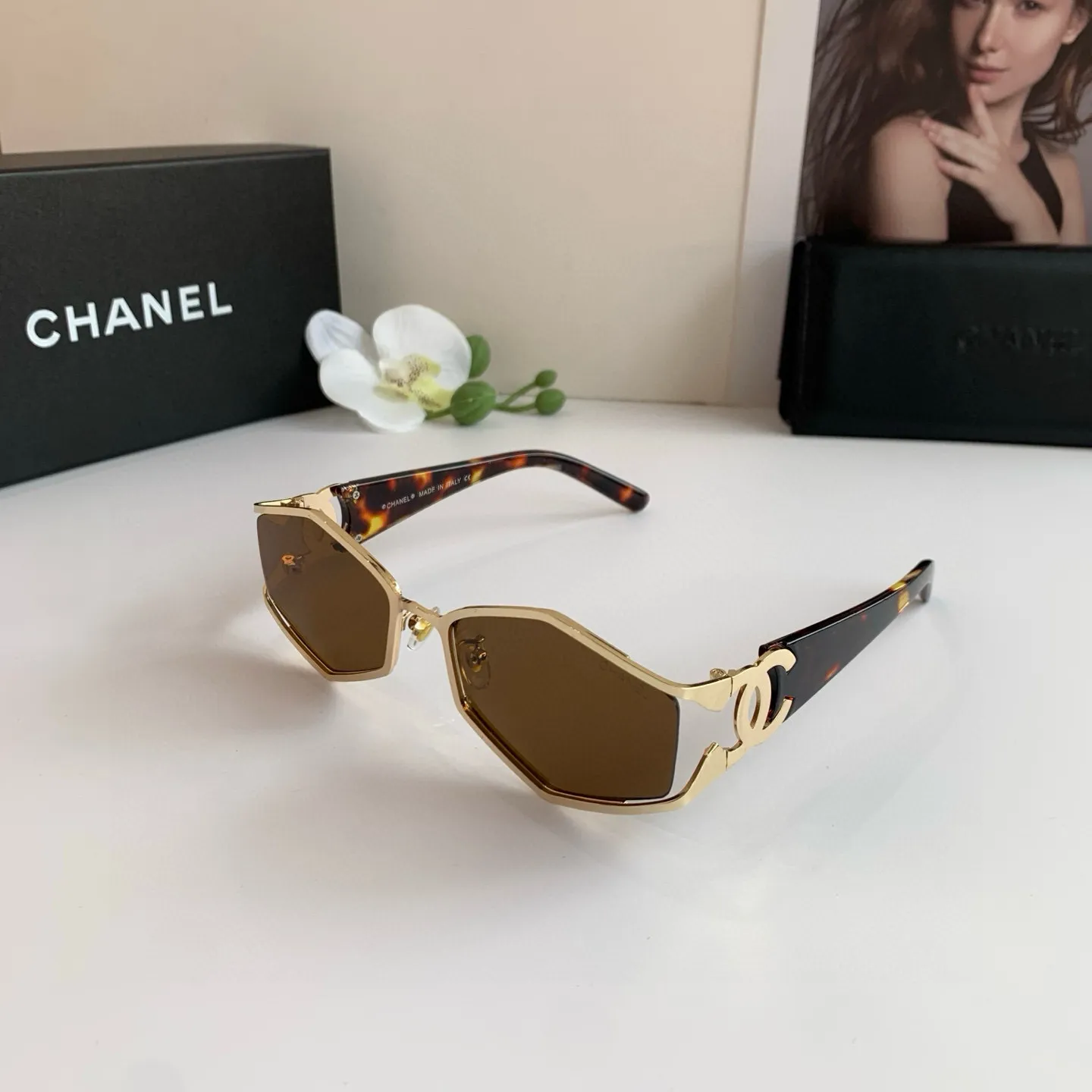 シャネル新作黒キャッツアイサングラス - 画像 (3)