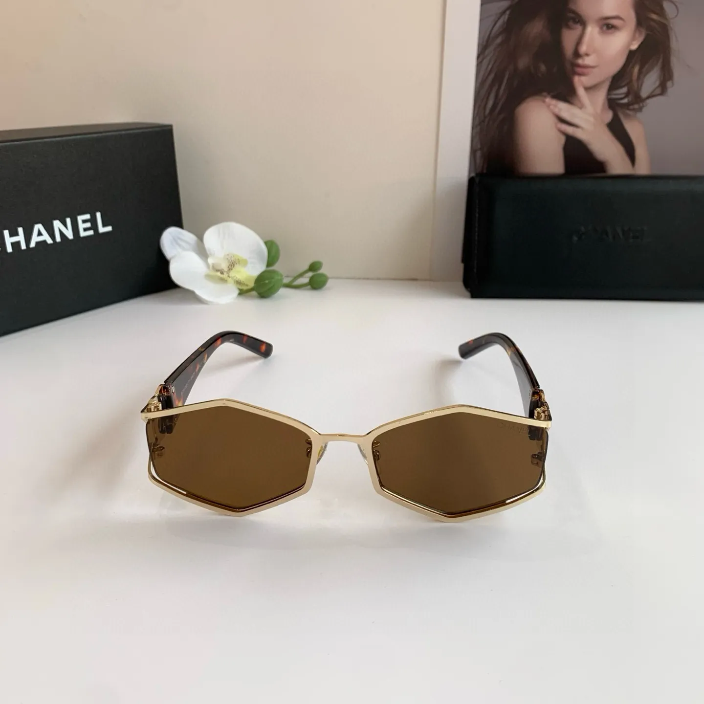 シャネル新作黒キャッツアイサングラス - 画像 (5)