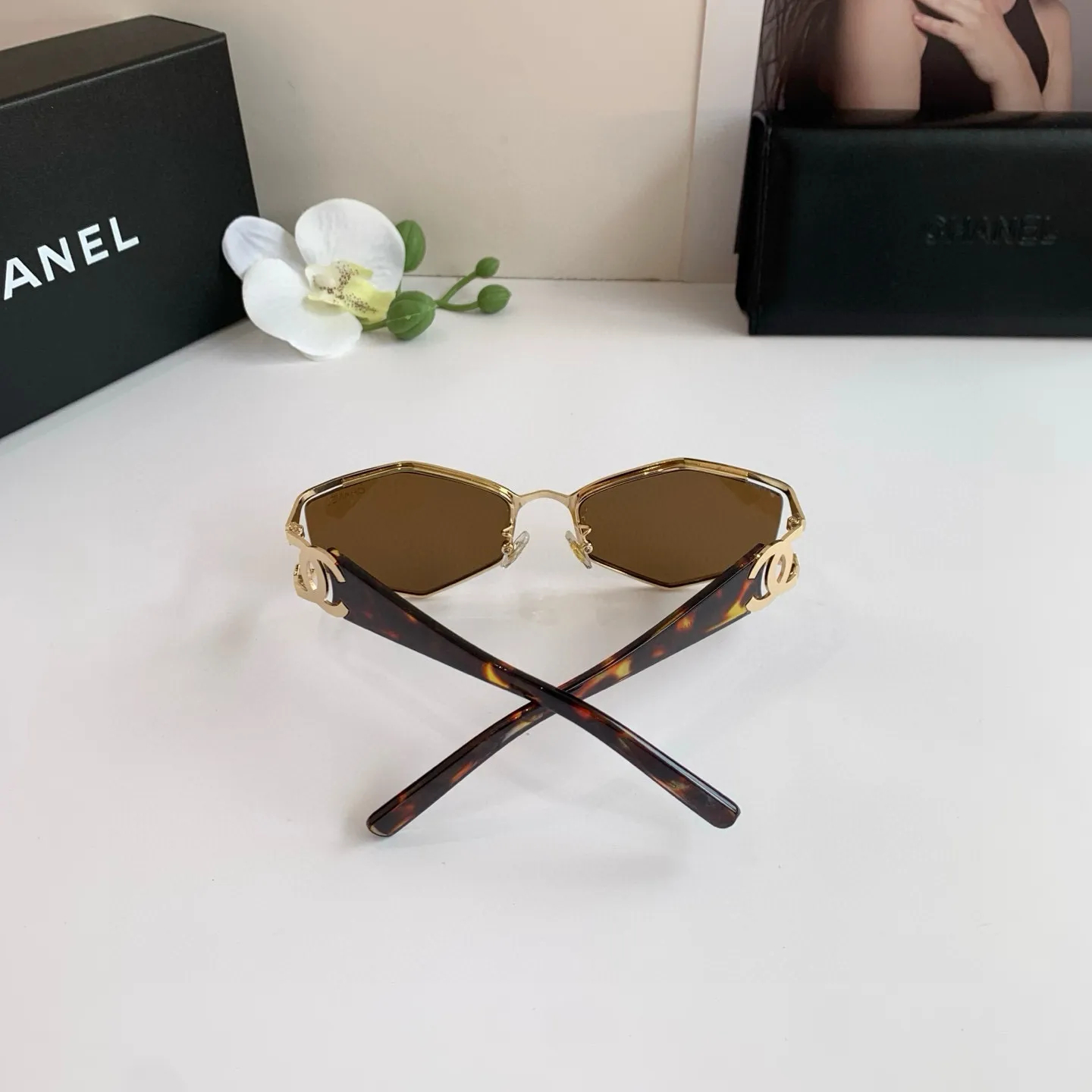 シャネル新作黒キャッツアイサングラス - 画像 (9)