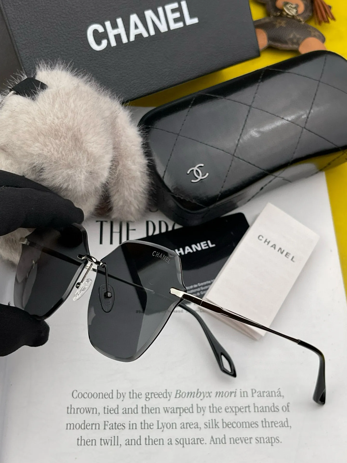 シャネル新作黒ダイヤモンドサングラス - 画像 (8)